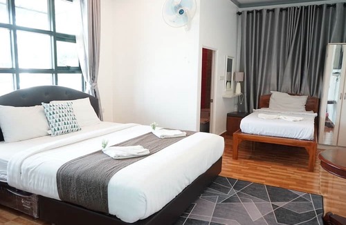Sichon Hotel | Chaiyai River Front Hotel