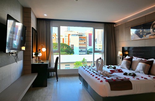 Ploenchit Hotel | Boss Suites Nana Hotel