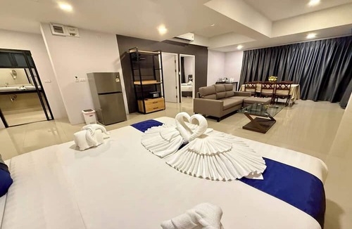 Chalong Hotel | The Thames Pool Access Resort SHA+