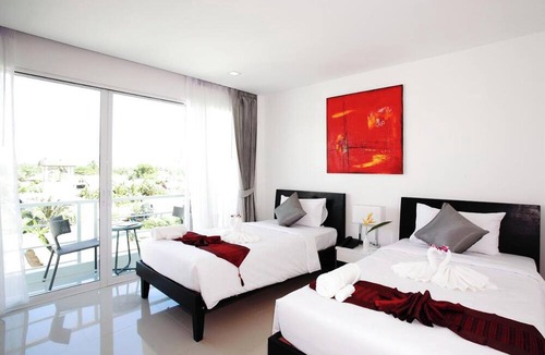Rawai Hotel | One World One Home Naiharn Hotel