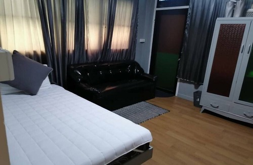 Lat Yao House | OYO 857 42 Loft Bed and Breakfast