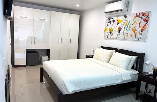 Bang Po Apartment | Beachside 3-bedroom Townhouse w Private Pool at 70 Meters From Beach