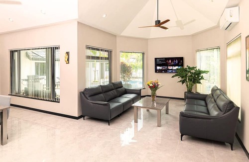 Nong Prue House | Villa Pattaya Hill minutes from beach and city