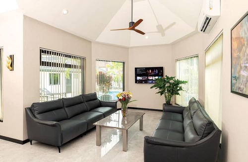 Nong Prue House | Villa Pattaya Hill minutes from beach and city