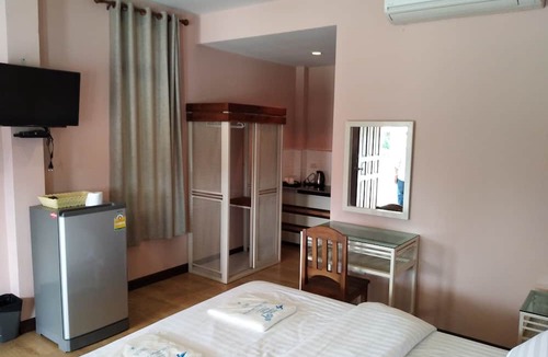 Si Maha Phot Hotel | Pirom Lake And Resort