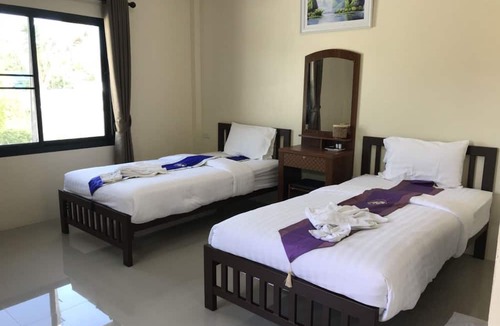 Don Sak Hotel | Donsak Ville