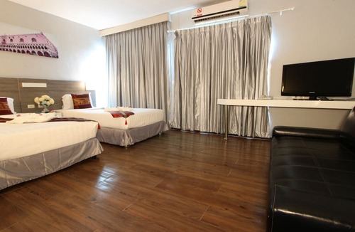 Bang Sao Thong Hotel | Royal King Suite