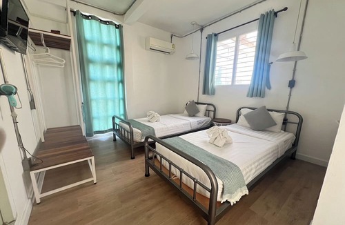 Sop Tui Hostel | Memmoth Cafe & Hostel in Lampang