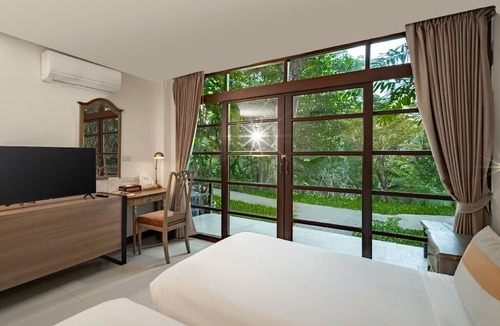 Mittaphap Hotel | Issara Boutique Winery Hotel