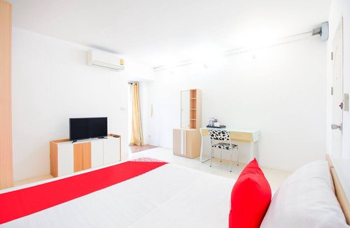 Chom Phon Hotel | Capital O 411 Grandview Condo 15