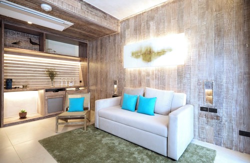Nanai Road Hotel | Dinso Resort & Villas Phuket, Vignette Collection by IHG