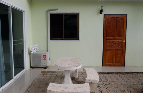 Rayong House | Chomlay Restaurant & Room for Rent