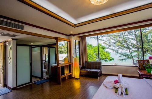 Bang Saphan Hotel | The Uncle Beach Resort