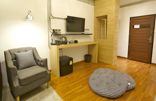 Khlang Hotel | The Plug Hotel