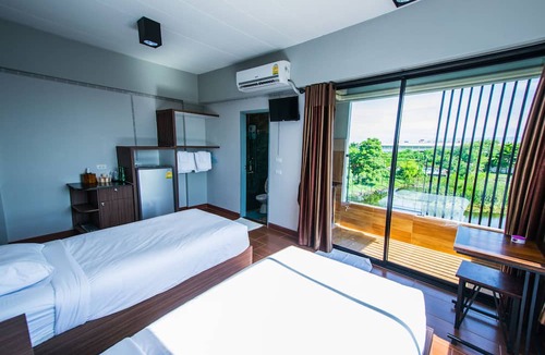 Racha Thewa Hotel | Na Siri Lakeview