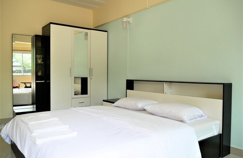 Ta Sit Hotel | UT Home Apartment