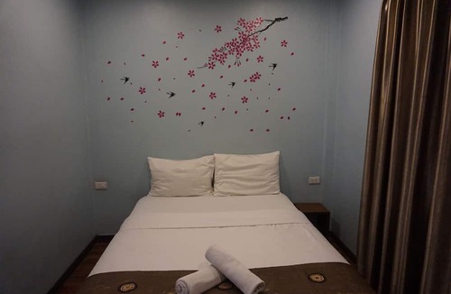 Chum Phae Hotel | Queens Hotel
