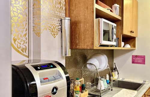 Lat Krabang Hostel | Mariya Lady Hostel At Suvarnabhumi Airport - Female Only