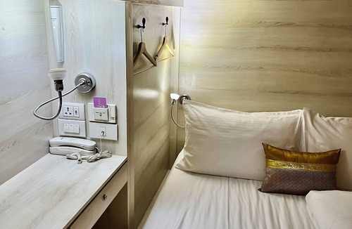 Lat Krabang Hostel | Mariya Lady Hostel At Suvarnabhumi Airport - Female Only