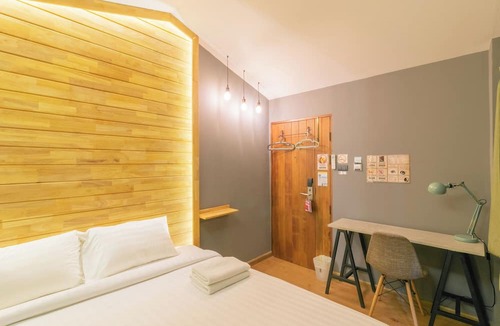 Thanon Phetchaburi Hostel | Timber Hostel