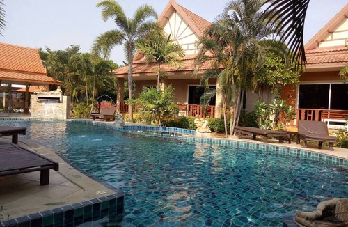 Hin Lek Fai Hotel | Dollaporn House