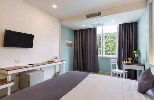 Wat Ket Hotel | At the train