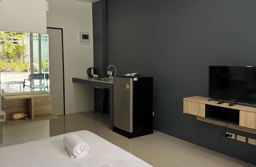 Chalong Hotel | Big Buddha Hillside Hotel