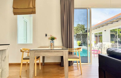 Nai Harn Hotel | Phuket La Siesta, Naiharn Beach