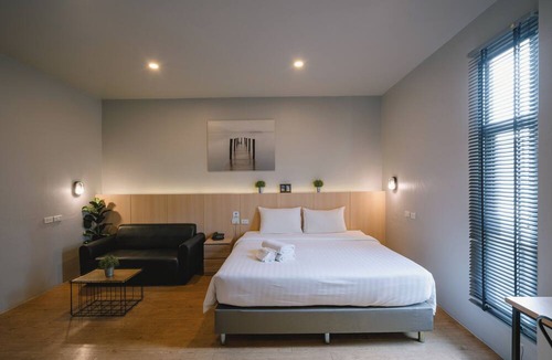 Talat Yai Hotel | The Arbern Hostel x Bistro
