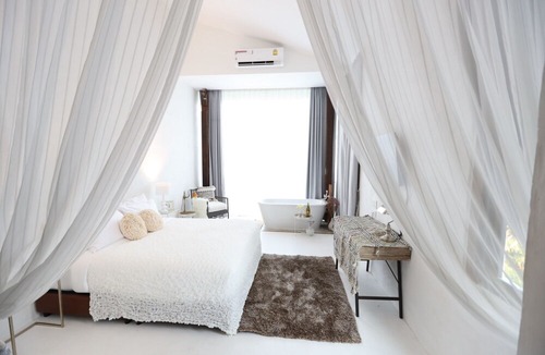 Kamphaeng Phet House | White Wall Riverfront Hotel