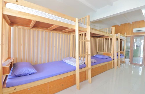 Racha Thewa Hostel | Saen Sabai Hostel