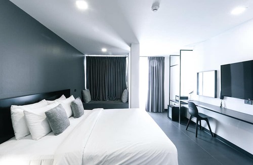 Wua Lai Hotel | CREW Hotel