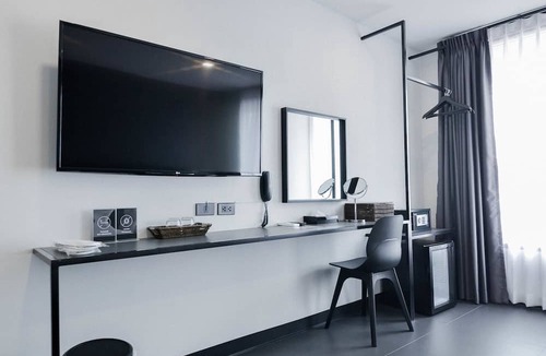 Wua Lai Hotel | CREW Hotel