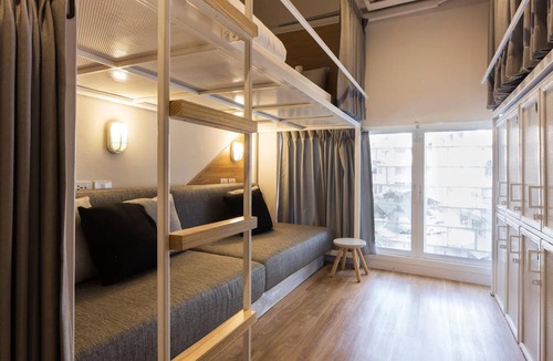 Thanon Phetchaburi Hostel | Bed One Block Hostel
