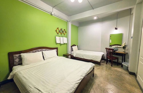 San Chao Pho Suea Hotel | Thepmongkol House