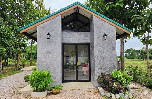 Khlong Lan Hotel | Ban Tew Kao