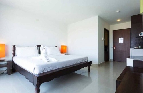 North Pattaya Hotel | Townhouse Hillview Suites Pattaya Formerly Chatkaew Suites