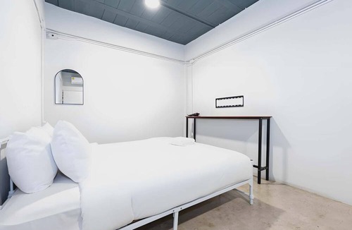 Nana Hotel | Yellow Place Sukhumvit Soi 2