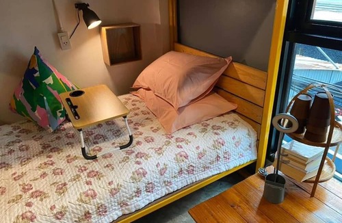 Pom Prap Hotel | The Space Hometel - Women Only