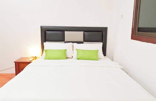 Phra Khanong Apartment | 5 Bedrooms, 4 Bathrooms, 16people