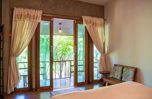 Ban Pong Hotel | Lion Cafe Resort