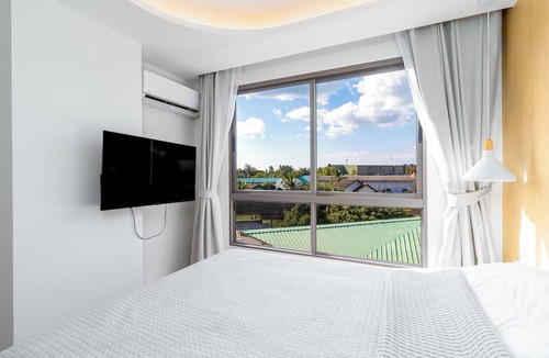 Kathu Apartment | 2BR Close to Beach Pool Views C256
