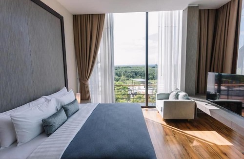 Surat Thani Hotel | Sky Hill Villa Suratthani