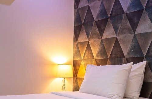 Phasi Charoen Hotel | Bed by Tha-Pra Hotel and Apartment
