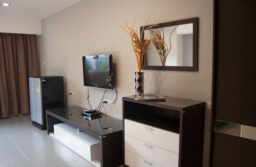 Chom Thong Hotel | 14 Living