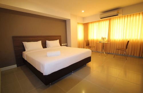Chom Thong Hotel | 14 Living