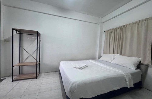 Dok Mai Apartment | Sukhum Mega Bangna Guest House By Zuzu