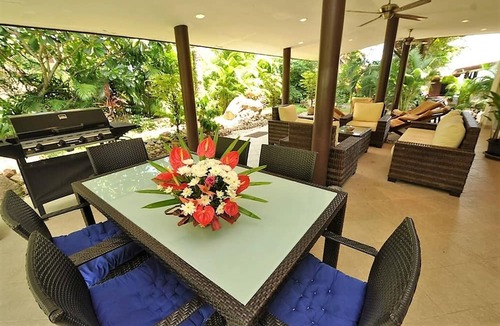 Bang Po Villa | Luxurious Thai-style Villa With a Swimming Pool Just 20 Meters From Beach Access