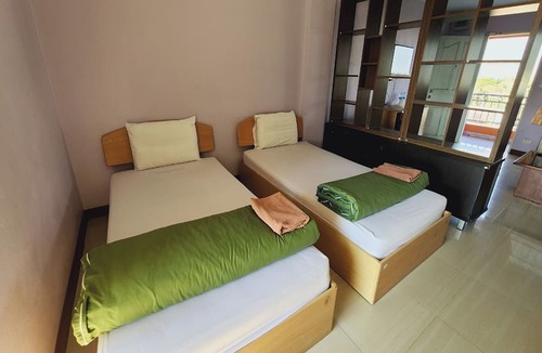 Nakhon Chai Si Hotel | Chompoo Inn