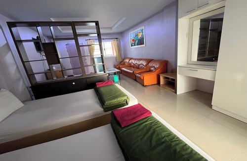 Nakhon Chai Si Hotel | Chompoo Inn